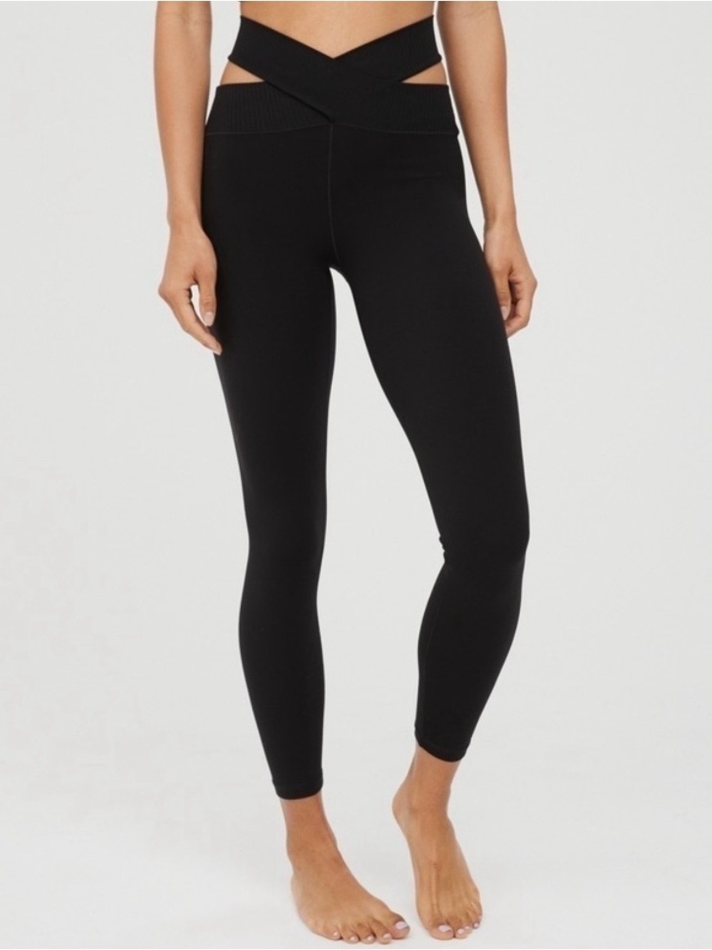 NWT Offline by Aerie Real Me 7/8 High-Rise Crossover Cut Out Black Legging Short